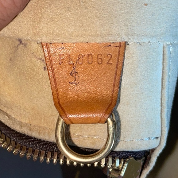 Louis Vuitton Cite GM Monogram Canvas Shoulder Bag - Picture 4 of 14